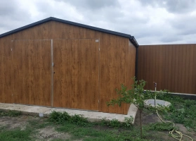 Garáže v barevném provedení 160