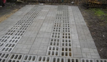 zámková dlažba + betonové bloky