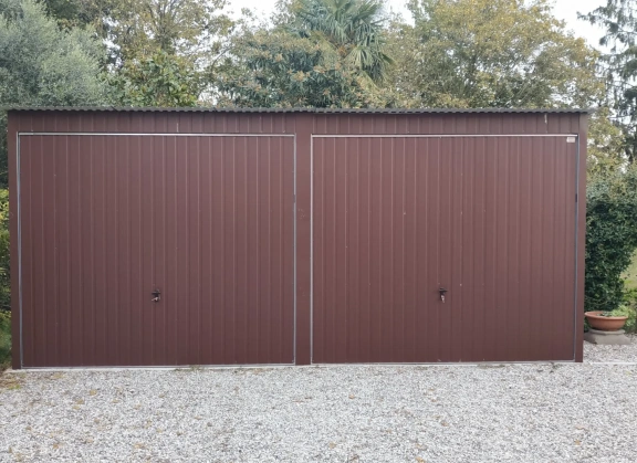 Garáže v barevném provedení 185