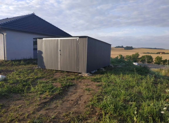 Garáže v barevném provedení 280