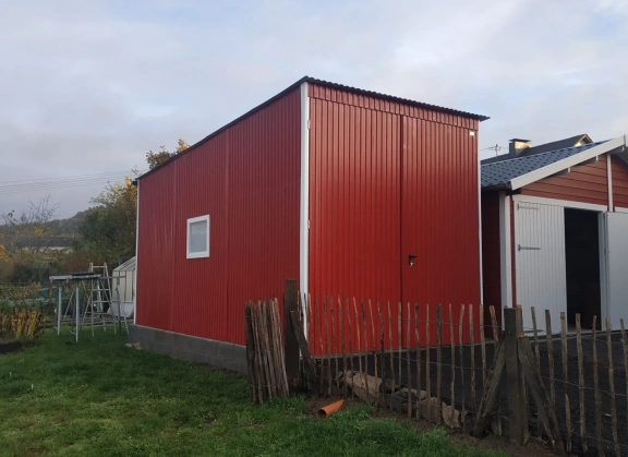 Garáže v barevném provedení 180
