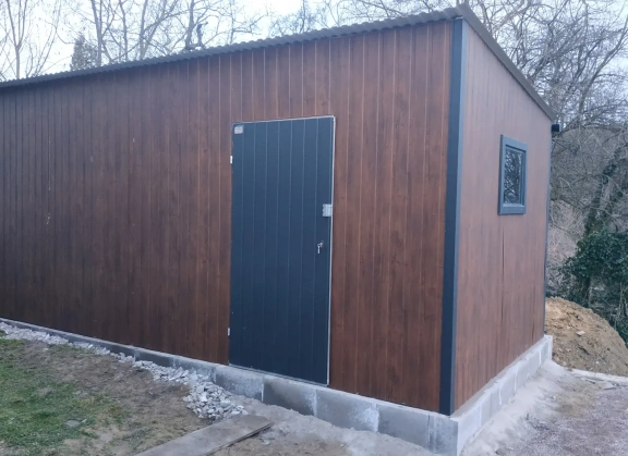 Garáže v barevném provedení 133